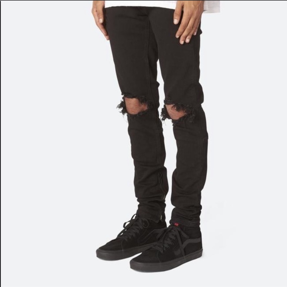 1 Day Sale NWOT MNML Skinny Jeans 29x32